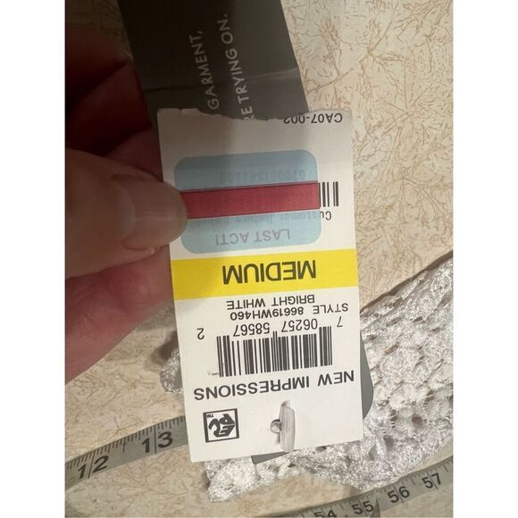 JM Collection Womans embroidered top Sz M Bright White NWT - Picture 4 of 8